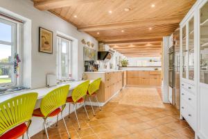 Lovely Holiday Home With Wilderness Bath And Outdoor Sauna, Centrally Located In Klitmøller