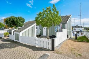 Beautiful Holiday Home In Øer Maritime Holiday Village With Great Terraces And Prime Location