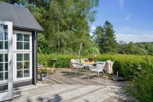 Well-Located Cottage Offering Peace, Nature And Spacious Outdoor Areas