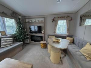 Stunning 6 Berth Caravan Near To The Beach At Pakefield Ref 68115Cr