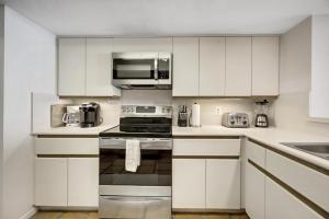 Beach Club Oasis #304