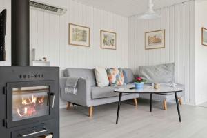 Bright Holiday Home With Sunny Terrace