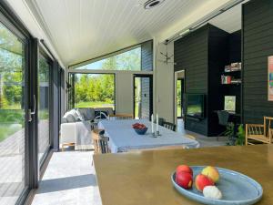 Modern Holiday Home Near Ellinge Beach