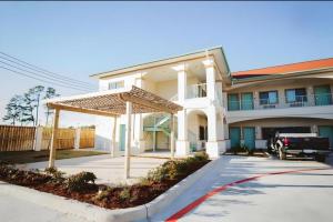 Americas Best Value Inn and Suites IAH Airport North