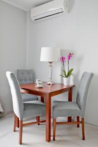 Elegant City Center Apartment 7B