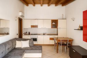 La casa di Davide con giardino e garage