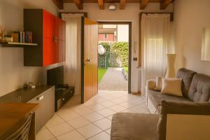 La casa di Davide con giardino e garage