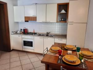 La casa di Davide con giardino e garage