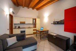 La casa di Davide con giardino e garage