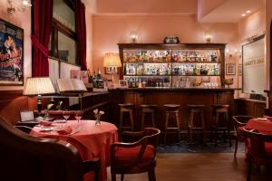 Sina Villa Medici, Autograph Collection