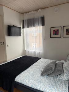 Laura comfy city apartment studio Kappeli 8-2 near Tallinn airport, next to the bus station