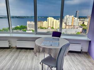 Апартаменты Sky в Мост Сити, 2 комнаты, Вид на реку, Балкон, Новый дом