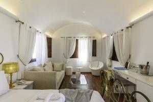 La Mer Deluxe Hotel & Spa Santorini Greece