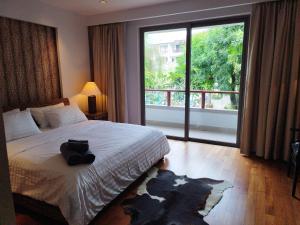 Suit of Naithon beachfron apartment