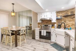 Sweeping 5th Floor Views Direct Beach Remodele