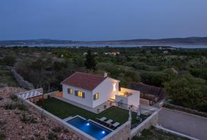 Luxury Casa Sorelle Croatia, secluded house with a breathtaking view and heated infinity pool