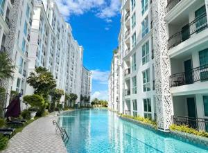 1 Bedroom French Style Condo with Lagoon Pool