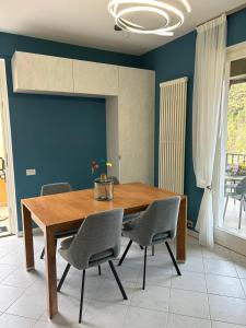 La Verbena a fianco del Vittoriale, vista piscina, 10 minuti a piedi dal lungo lago