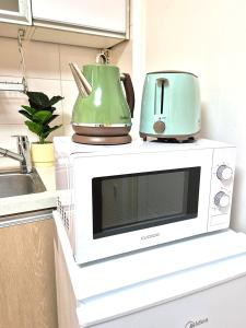 Hongdae, 3 Rooms 4 Beds,1st Floor, Airport Bus 5 Minutes, Newly Renovated, Hotel-Level Bedding, Thorough Disinfection