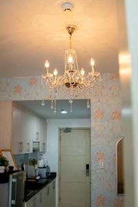 Elegant 1BR Condo with MOA View Netflix and WiFi