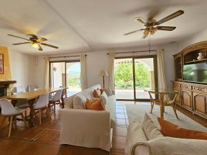 Villa Hermana del Sol by Lica