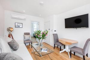 Elegantly Designed Flat by Fulham Broadway Tube