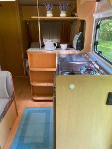 Karavan Pod Lipami