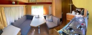 Karavan Pod Lipami