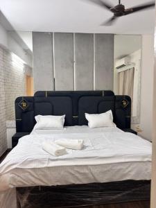 Basera Amber Luxury & Affordable 2bhk Stay LULU Mall