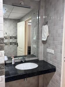 Basera Amber Luxury & Affordable 2bhk Stay LULU Mall