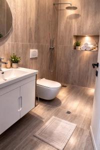 Ellis Villa - Bedroom with private bathroom A