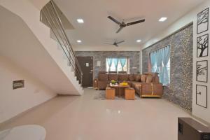ll EMPYREAN STAY ll THE LOVE SHAKE ll 2BHK ll AC ll PRIVATE POOL ll BACHELORS FRIENDLY ll