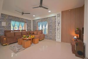 ll EMPYREAN STAY ll THE LOVE SHAKE ll 2BHK ll AC ll PRIVATE POOL ll BACHELORS FRIENDLY ll