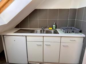4-Bett Apartment im Zentrum - Nähe Restaurant & Waschsalon - WLAN, Parkplatz, Bad & mehr