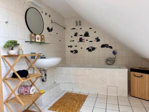 4-Bett Apartment im Zentrum - Nähe Restaurant & Waschsalon - WLAN, Parkplatz, Bad & mehr