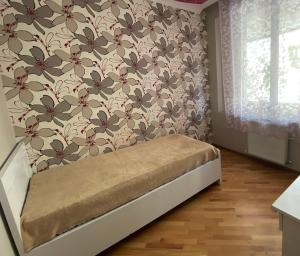 A spacious apartment on Tsereteli Avenue with 3 bedrooms and a balcony, for 4-6 guests