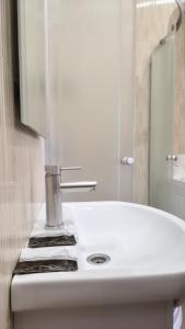 Апартаменти в центрі Одеси біля Дерибасівської вулиці та Оперного театру Grotess