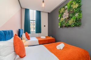 Two three Bedroom Flats in the same Building Sleep 16 Guests