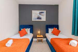 Two three Bedroom Flats in the same Building Sleep 16 Guests