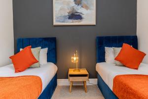 Two three Bedroom Flats in the same Building Sleep 16 Guests