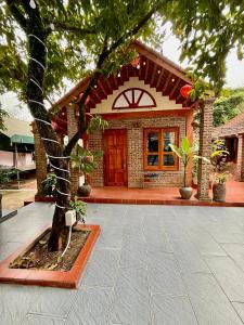 TAM FAMILY HOMESTAY and RESTAURANT