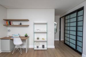 Quiet Elevated Ocean View Apartment