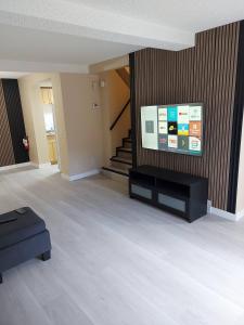 Charming 2-Bedroom House in Central Calgary