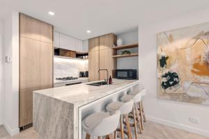 Queens Wharf 3BR Apt with 2 Parking