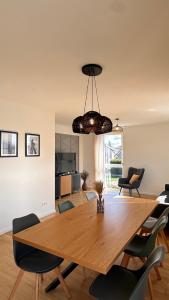 AMAO-Grey - Spacious Family Apartment - 6 Guests - Parking