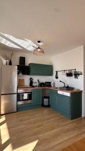 AMAO-Grey - Spacious Family Apartment - 6 Guests - Parking