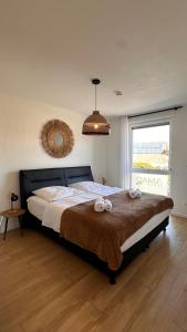 AMAO-Grey - Spacious Family Apartment - 6 Guests - Parking