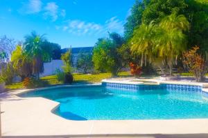 4 Bedroom Private Pool House - 5 Mi to Convention Center & 7 Mi to Disney