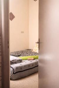 Budget Friendly -Private Room in apartment - Host On Site