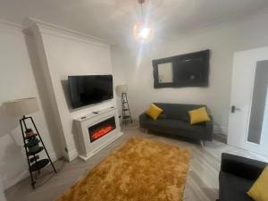 Coastal Retreat, Rhos-on-Sea, 1-Min Walk to Beach